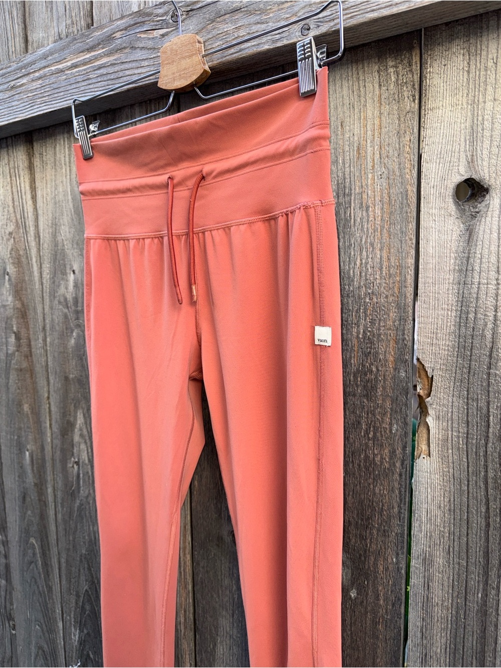 Vuori Daily Form Legging Size Medium - Picture 5 of 7